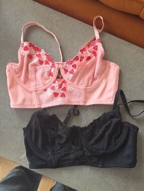 Marilyn Monroe Pink And Black Embroidered Heart Unlined Balconette Bra